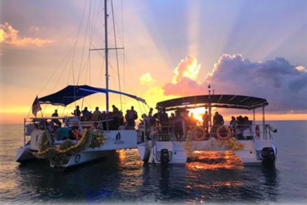 Premium Catamaran Private 4hr · up to 30 pax, photo 2 of 5