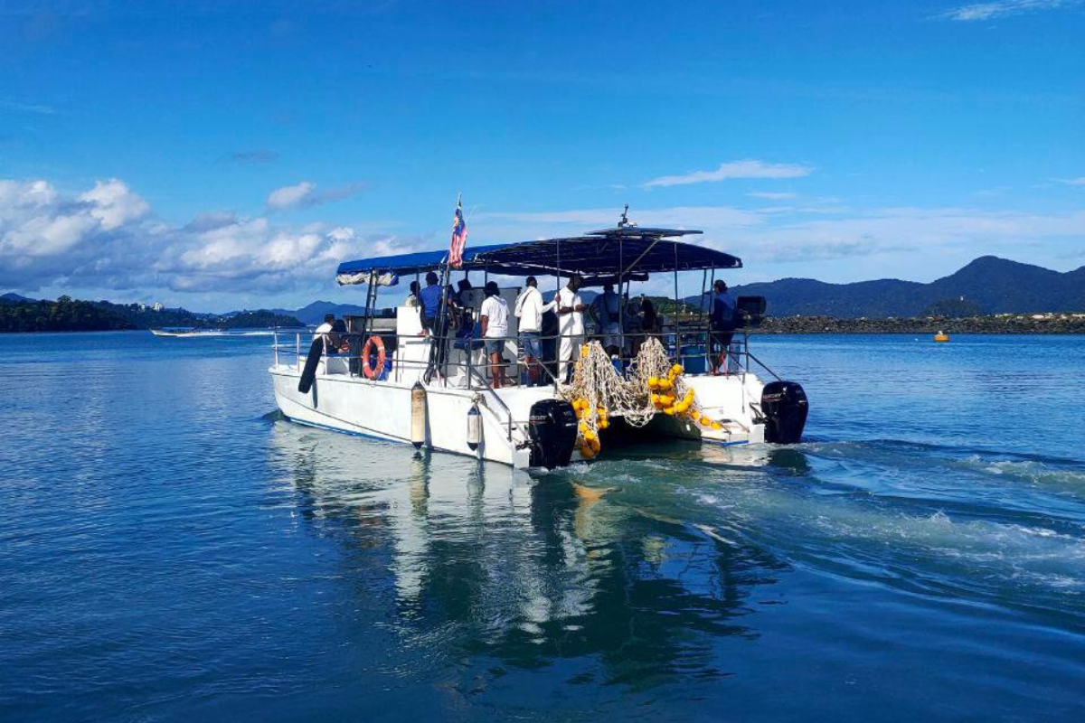 Premium Catamaran Private 4hr · up to 30 pax, photo 4 of 5