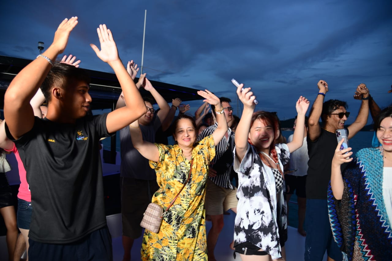 Eagle Magic 2/3 premium catamaran 4hr, photo 6 of 12