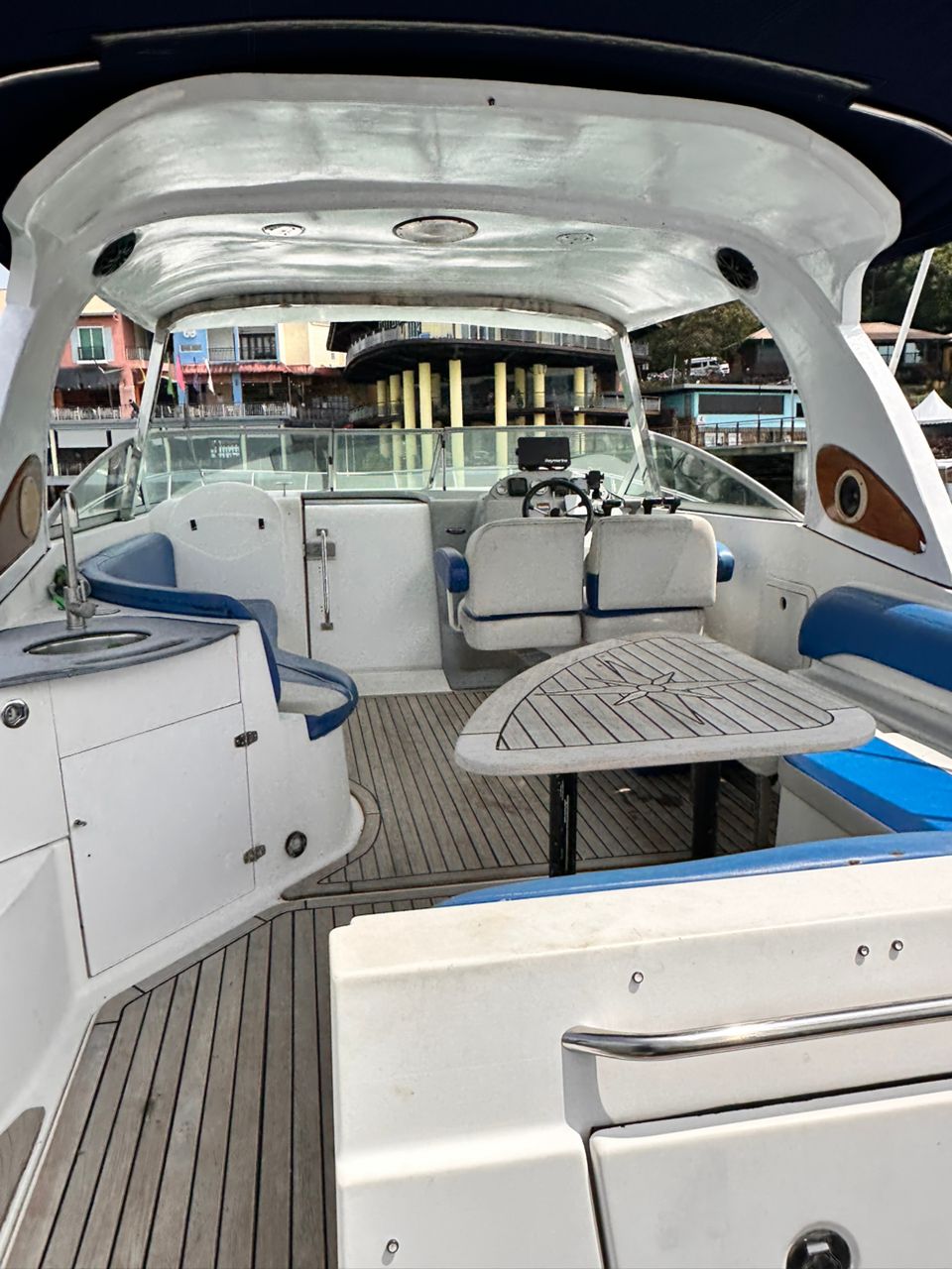 Bayliner 325 Cruiser Motor Yacht bareboat (10), photo 4 of 7