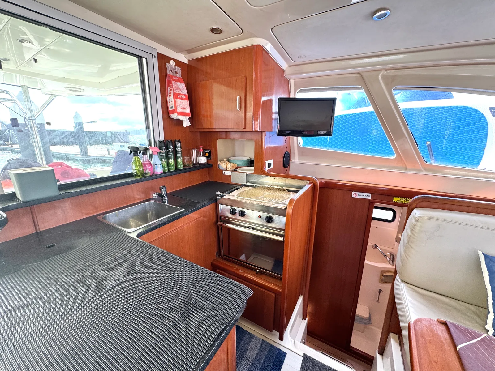 Ocean Bliss 40ft Charter, photo 6 of 12
