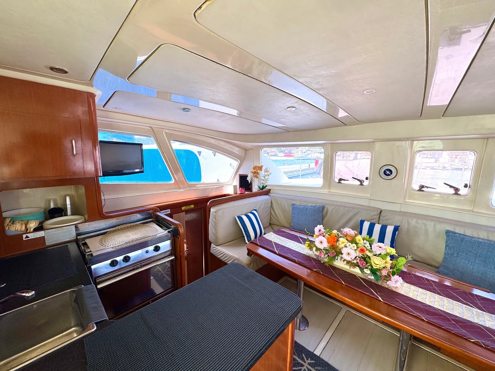 Ocean Bliss 40ft Charter, photo 9 of 12