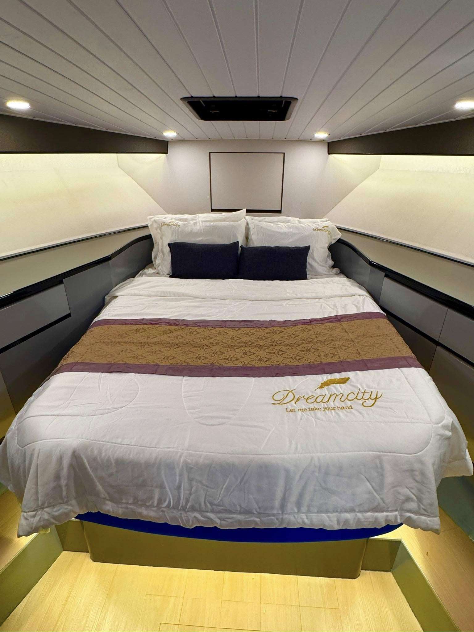 One & Only 53 Motor Yacht bareboat (33), photo 6 of 6